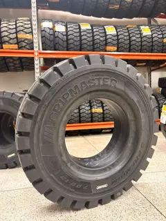 Pneu 7.00x12 maciço Gripmaster, vista lateral