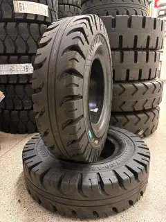 Pneu 7.00x12 maciço Trelleborg, banda de rodagem